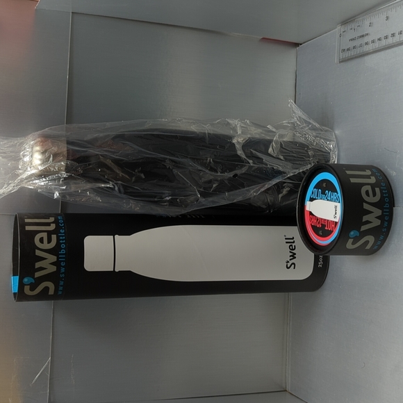 BNIB Swell Hot/Cold bottle 750 mL Black - Picture 9 of 11